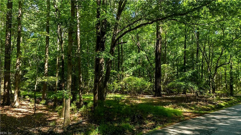 6 Harris Creek RD, HAMPTON VA 23669