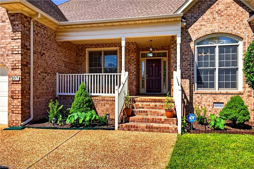 207 Richter LN, YORKTOWN VA 23693 - Photo 3