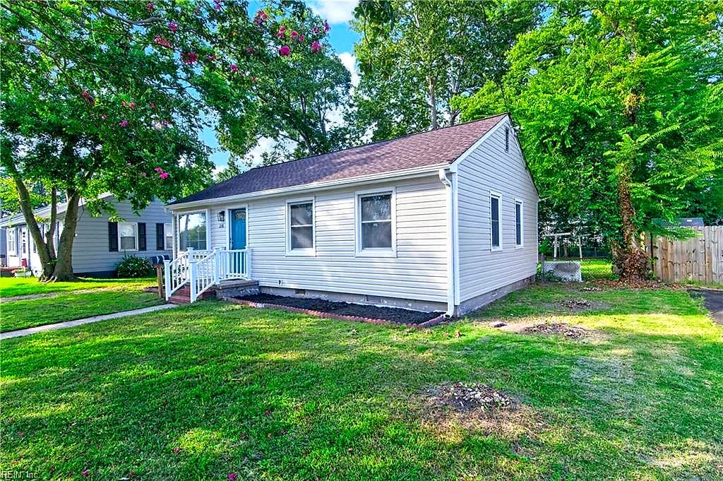 215 Courtney DR, HAMPTON VA 23669 - Photo 3