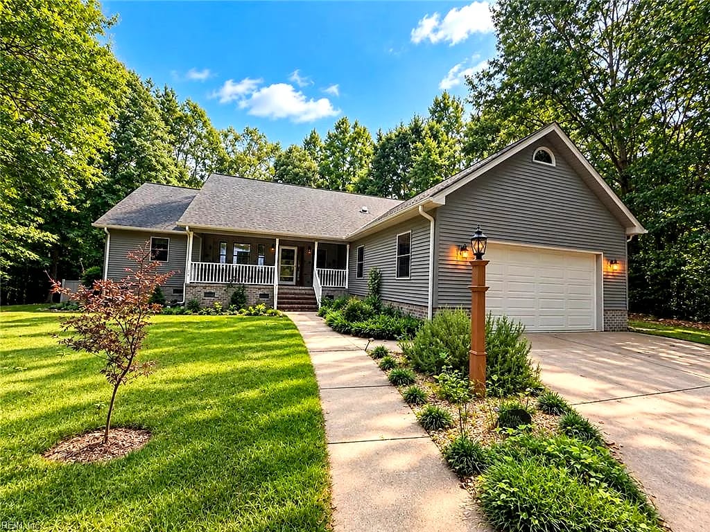 124 Gillette CT, Franklin — 4 bed Residential, 3,471 sqft
