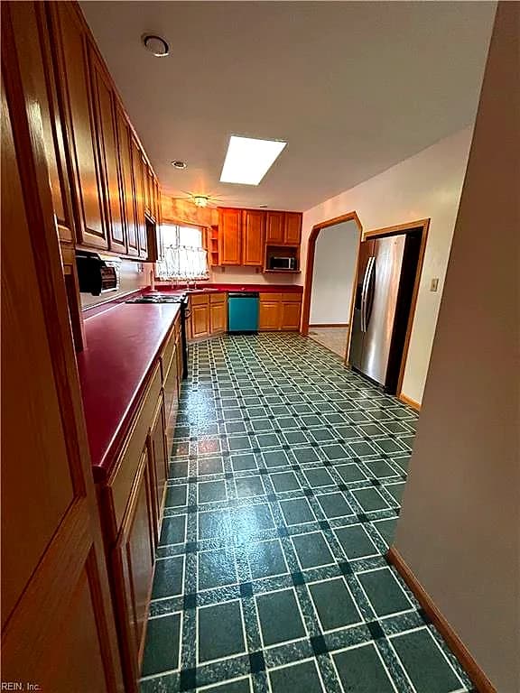 833 Thames DR, HAMPTON VA 23666 - Photo 4