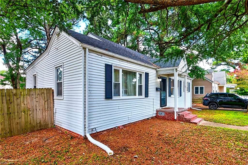 3835 Lenoir CIR, NORFOLK VA 23513 - Photo 5