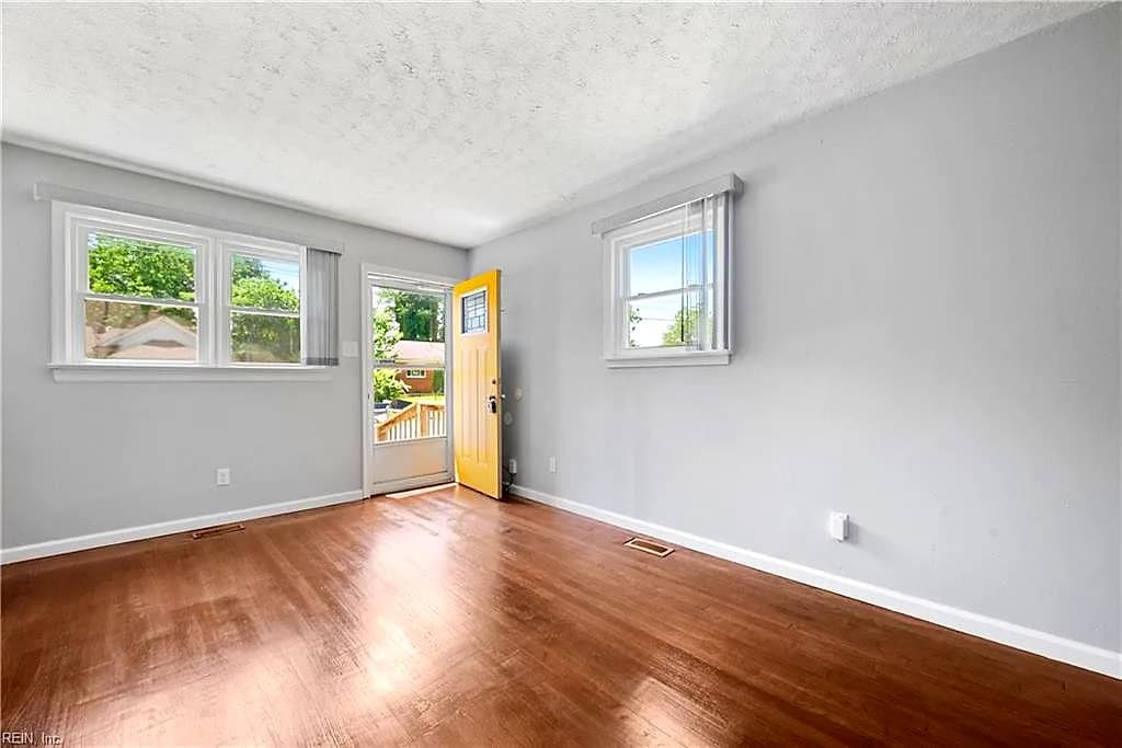 1021 32nd ST, NEWPORT NEWS VA 23607 - Photo 5