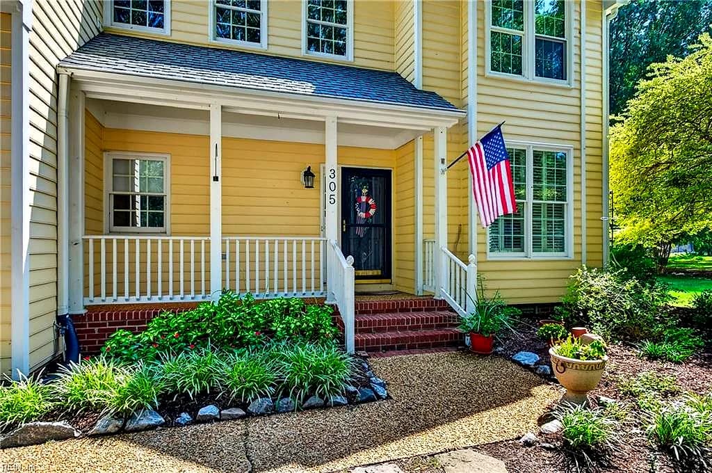 305 Clipper Creek LN, SMITHFIELD VA 23430 - Photo 5