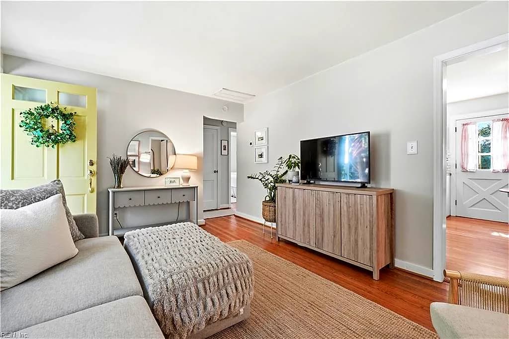 1433 Longwood DR, NORFOLK VA 23508 - Photo 4