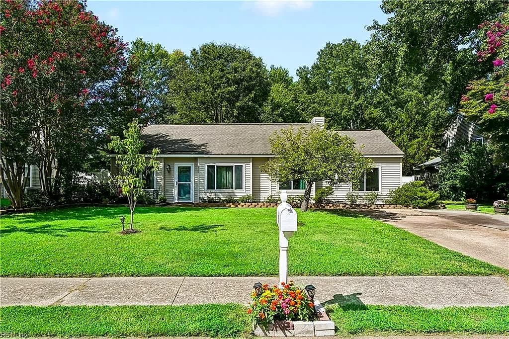 135 Springdale WAY, HAMPTON VA 23666 - Photo 4