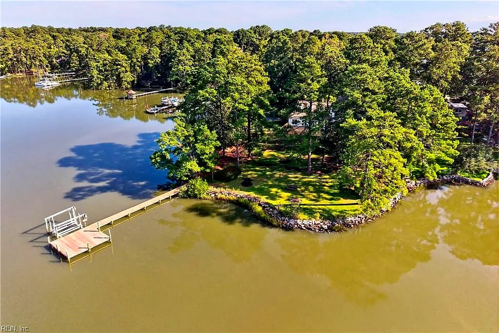 502 Piney Point Rd, Yorktown, VA