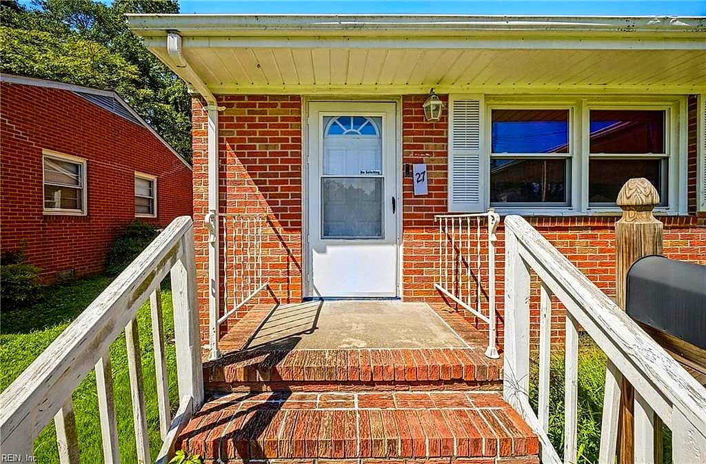 27 Baxter ST, HAMPTON VA 23669 - Photo 4