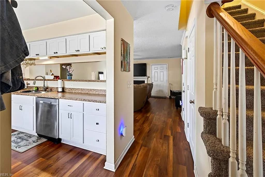 1208 Basswood CT, CHESAPEAKE VA 23320 - Photo 5