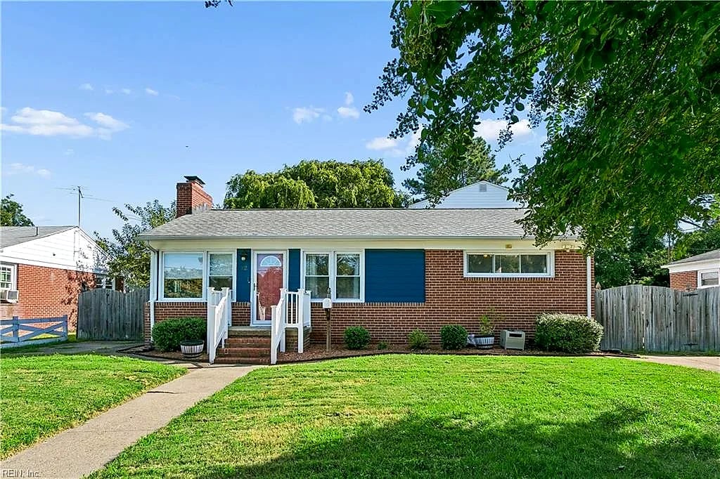 12 Markham DR, Hampton — 5 bed Residential, 2,462 sqft