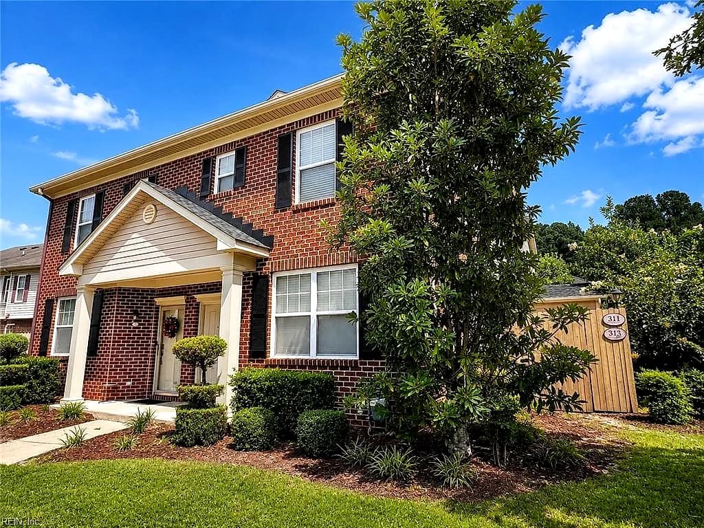 313 Holyoke LN, CHESAPEAKE VA 23320 - Photo 3