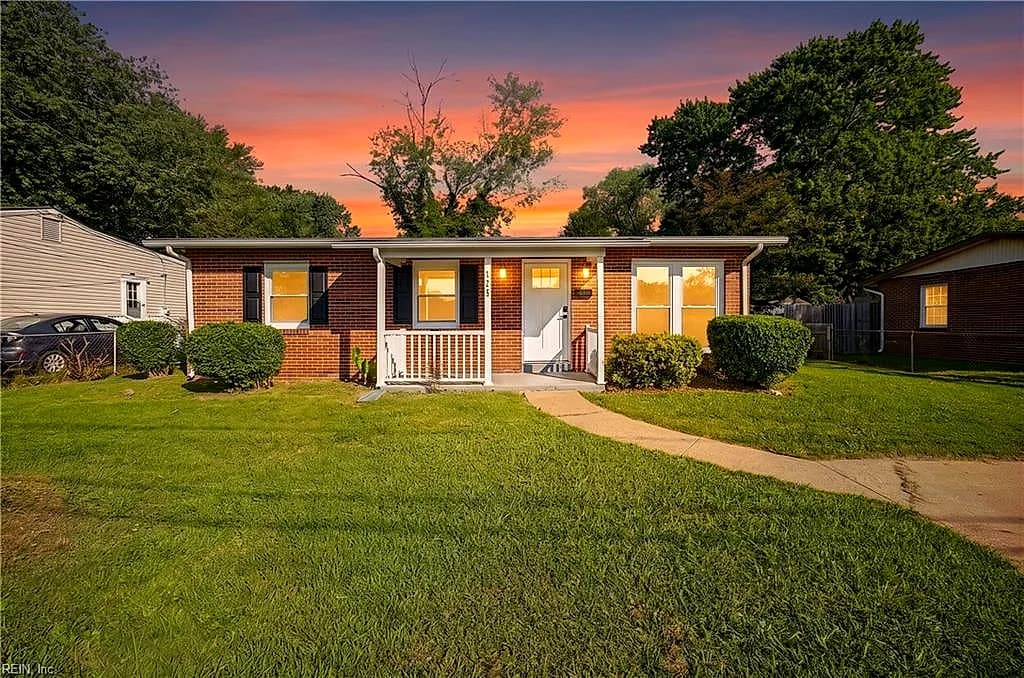 121 Phillips LN, NEWPORT NEWS VA 23602 - Main photo