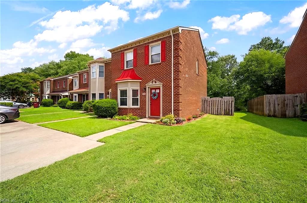 719 Creekside CRES, CHESAPEAKE VA 23320 - Main photo