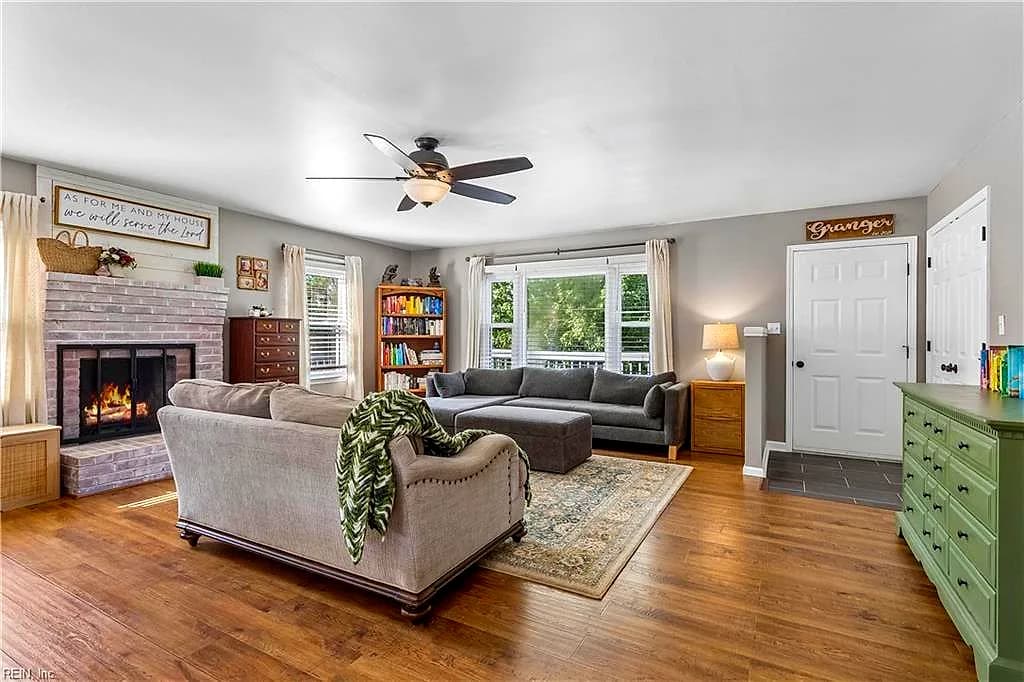 219 Wind Mill Point RD, HAMPTON VA 23664 - Photo 4