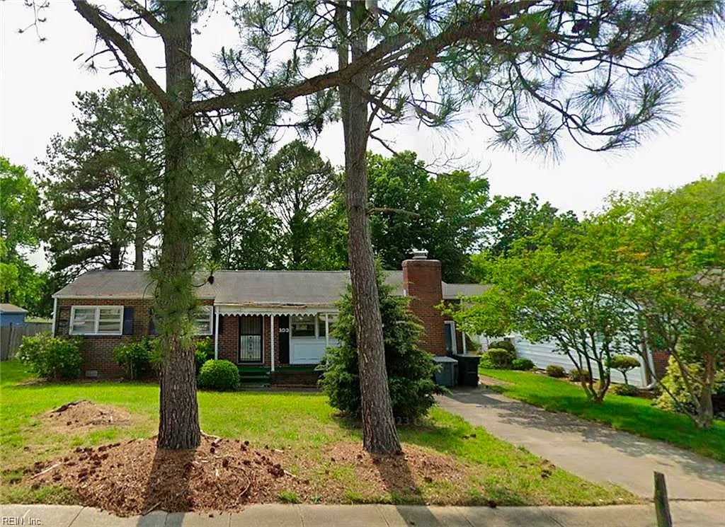 103 Bowen DR, HAMPTON VA 23666