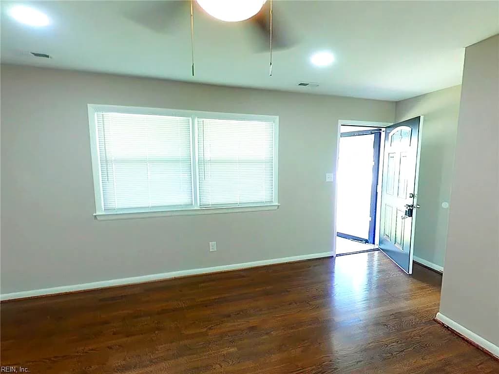 103 Bowen DR, HAMPTON VA 23666 - Photo 2