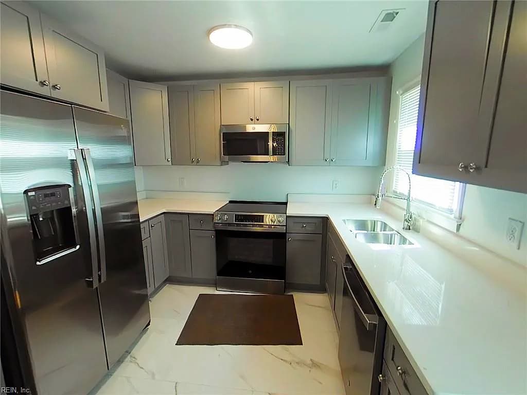103 Bowen DR, HAMPTON VA 23666 - Photo 4