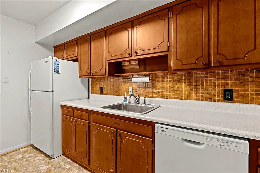 5613 Banbury CT, VIRGINIA BEACH VA 23462 - Photo 3