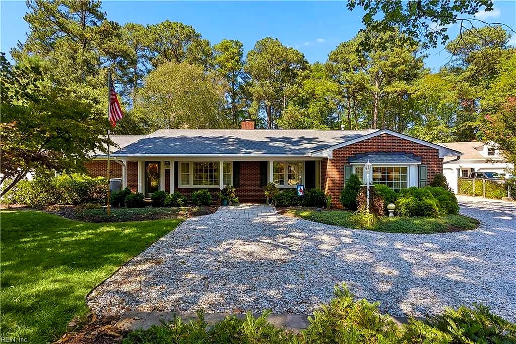 208 Nelson District RD, YORKTOWN VA 23692 - Main photo