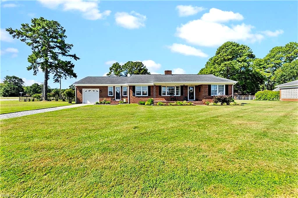 107 Grove AVE, Suffolk — 3 bed Residential, 1,659 sqft