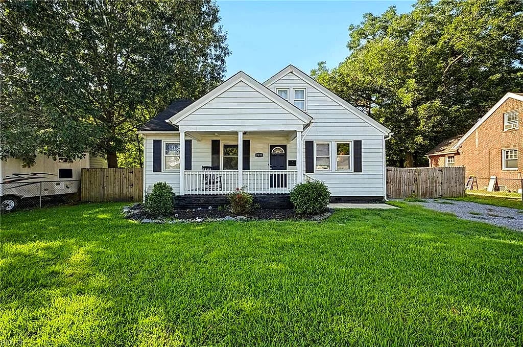 2123 Greenwood DR, Portsmouth — 4 bed Residential, 1,900 sqft