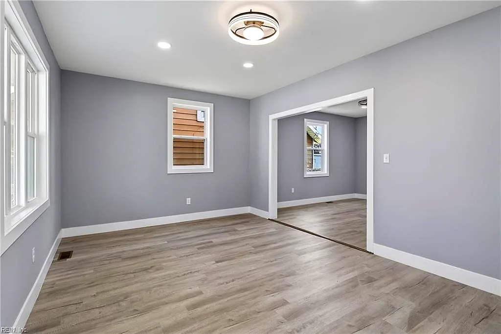 307 Hickory AVE, NEWPORT NEWS VA 23607 - Photo 5