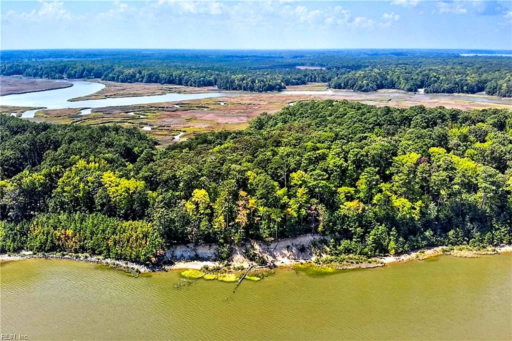 270 Lawnes Neck DR, Smithfield — Land and Farms