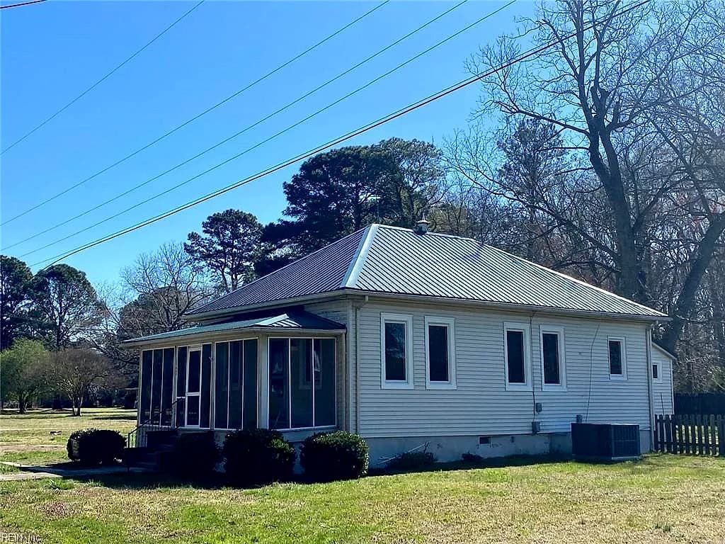 21464 Twin Hill LN, CARROLLTON VA 23314 - Photo 2