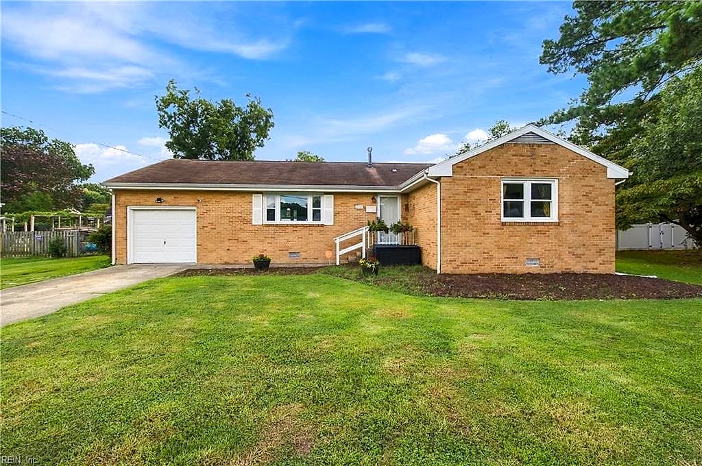 110 Southerland Dr, Hampton, VA