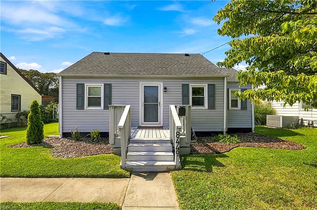 8449 Radnor RD, NORFOLK VA 23503 - Main photo