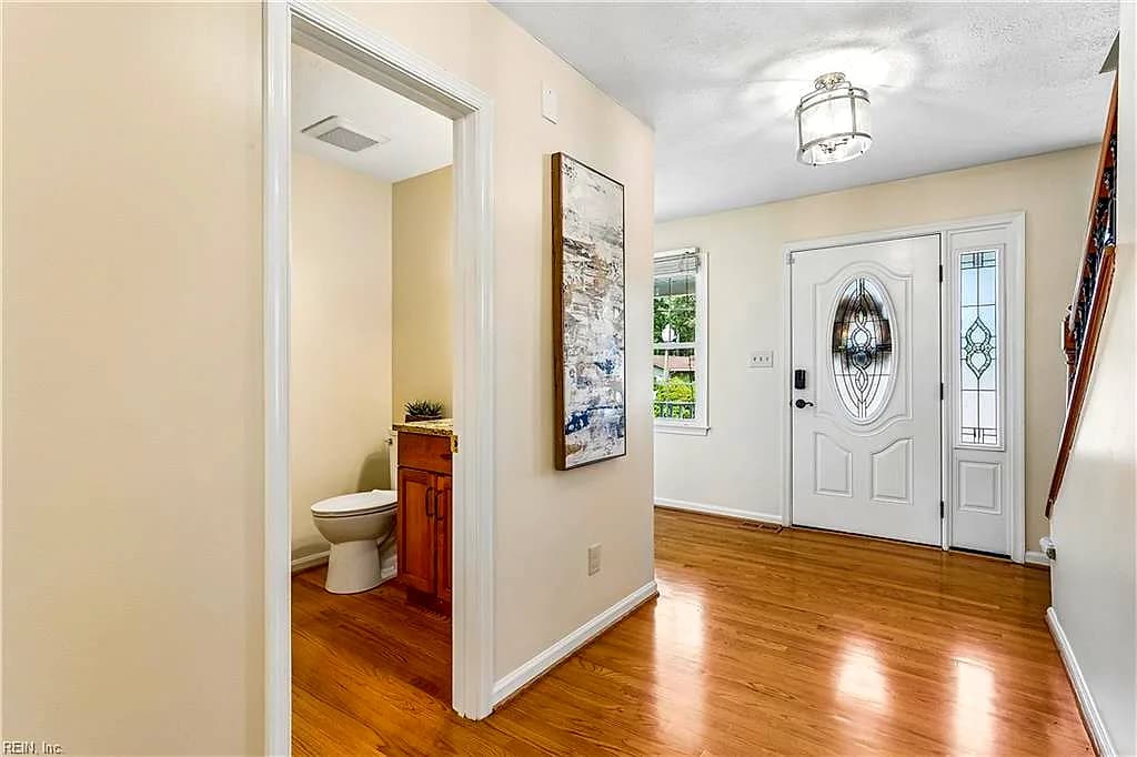 15 Ruth CIR, HAMPTON VA 23666 - Photo 4