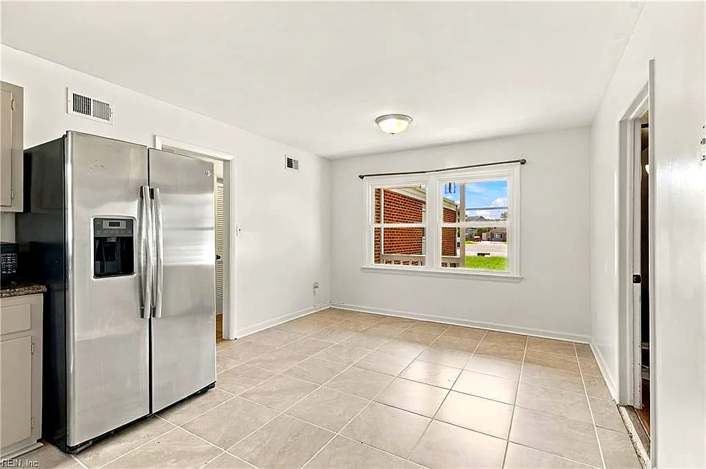 527 Stockton ST, HAMPTON VA 23669 - Photo 5