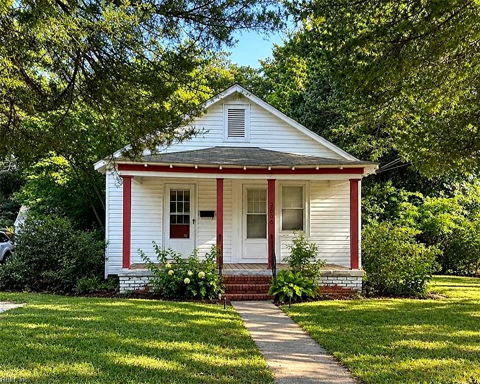 3605 Victoria BLVD, HAMPTON VA 23661 - Photo 2