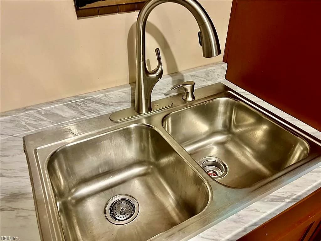 23 Tillerson DR, NEWPORT NEWS VA 23602 - Photo 5