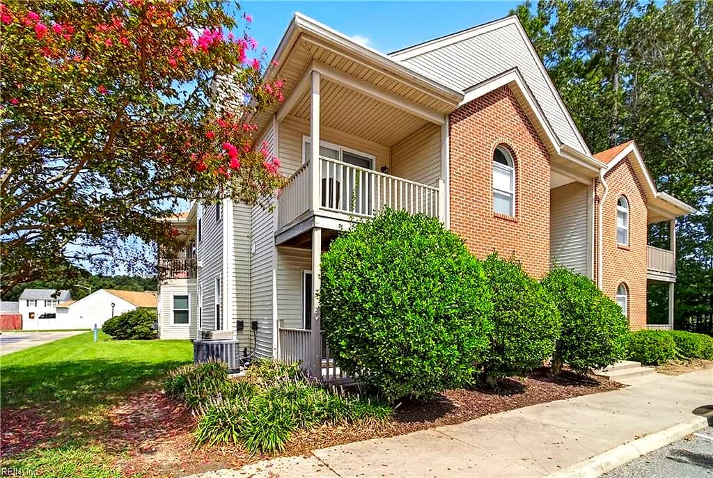 504 Mary Robert LN, NEWPORT NEWS VA 23608 - Photo 2
