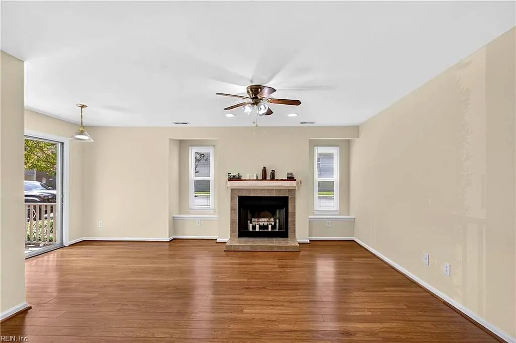 504 Mary Robert LN, NEWPORT NEWS VA 23608 - Photo 3