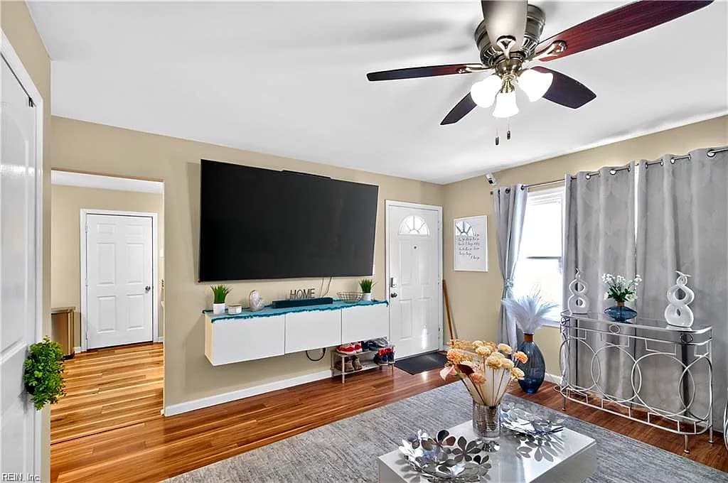 10 Rendon DR, HAMPTON VA 23666 - Photo 4