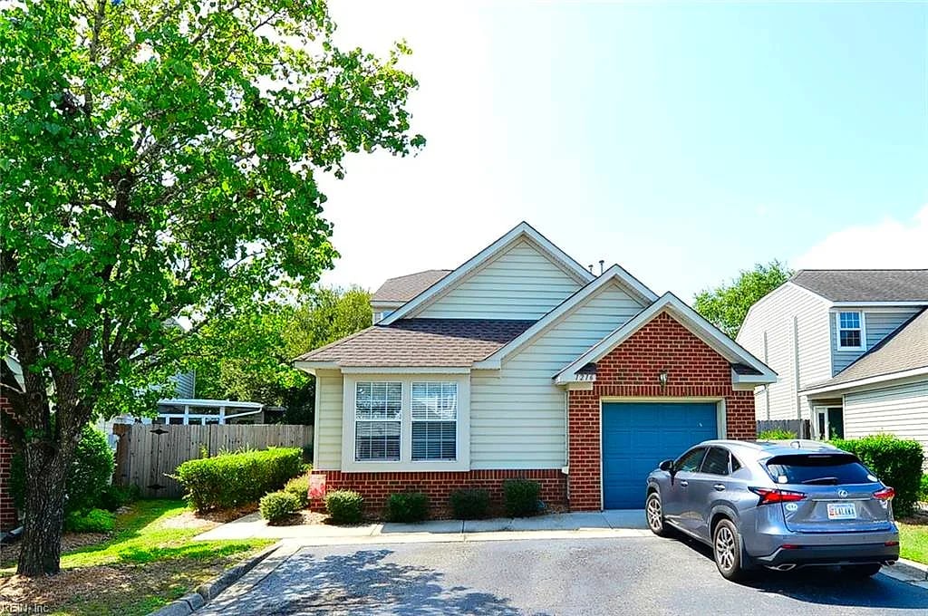 1216 Club Point Dr, Chesapeake, VA