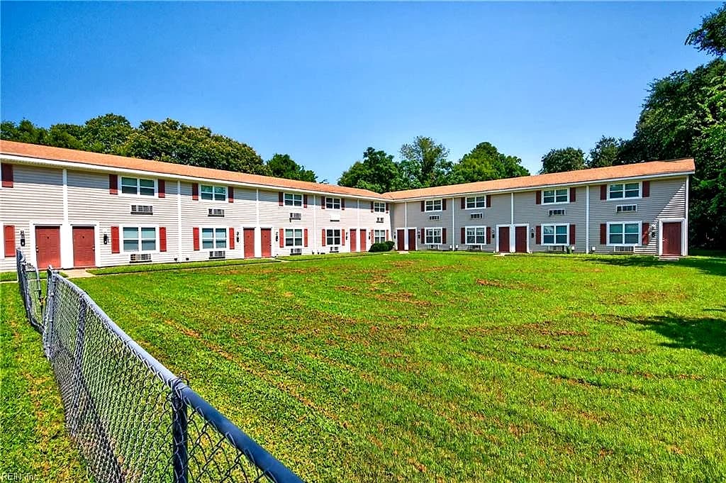 13 Hedge LN #G, PORTSMOUTH VA 23701 - Photo 2