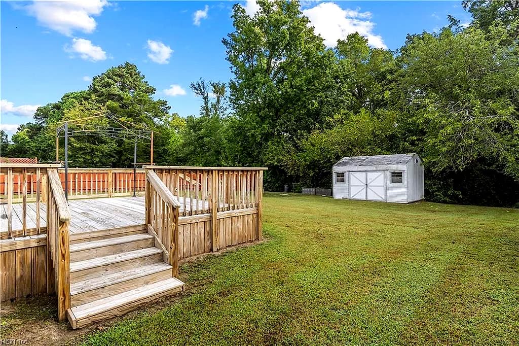 8208 Driftwood DR, NORFOLK VA 23518 - Photo 4