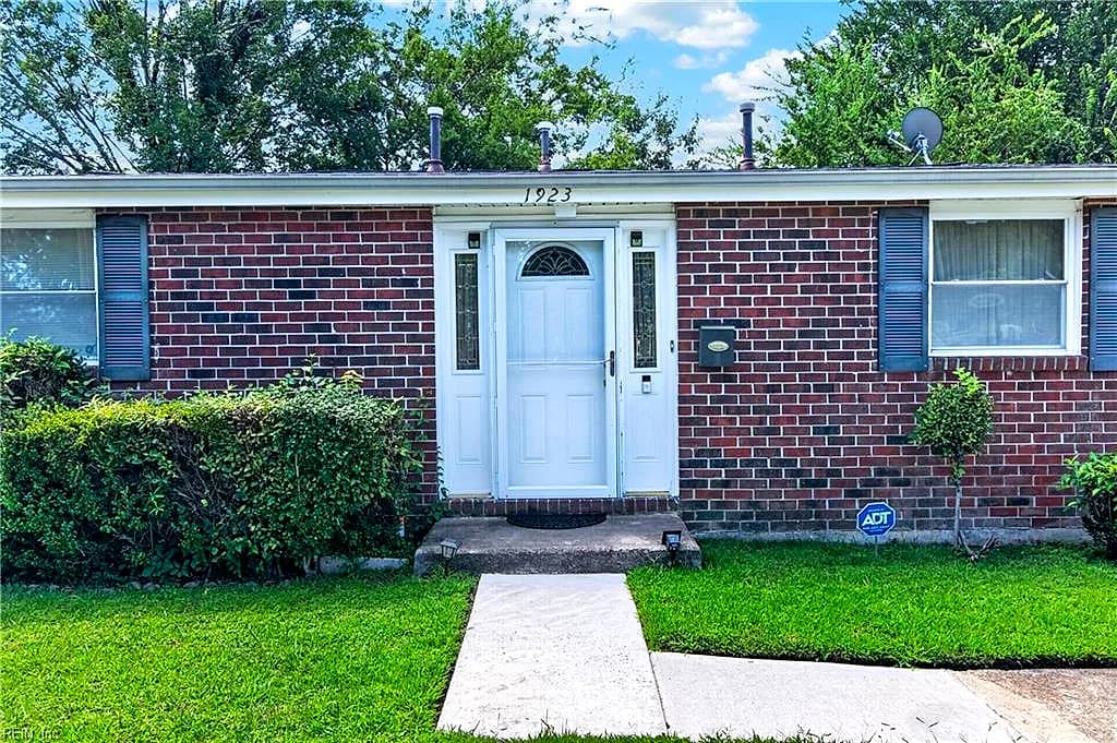 1923 McCulluch RD, HAMPTON VA 23663 - Photo 4