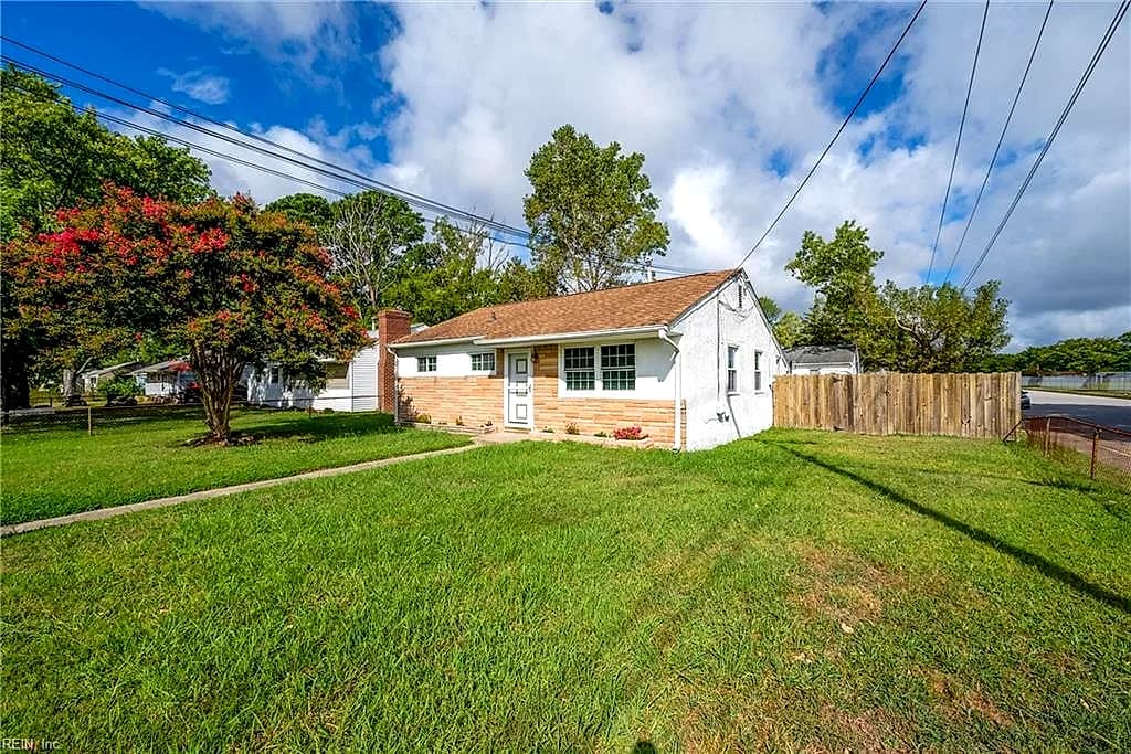 2015 Kensington DR, HAMPTON VA 23663 - Photo 2