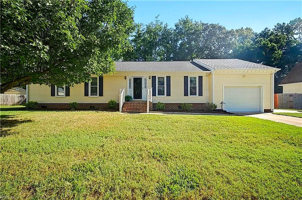 832 Woodrow Ct, Chesapeake, VA