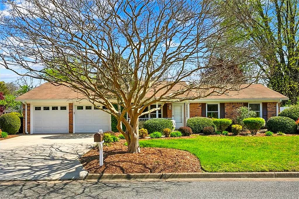 106 Captains LN, NEWPORT NEWS VA 23602 - Photo 2