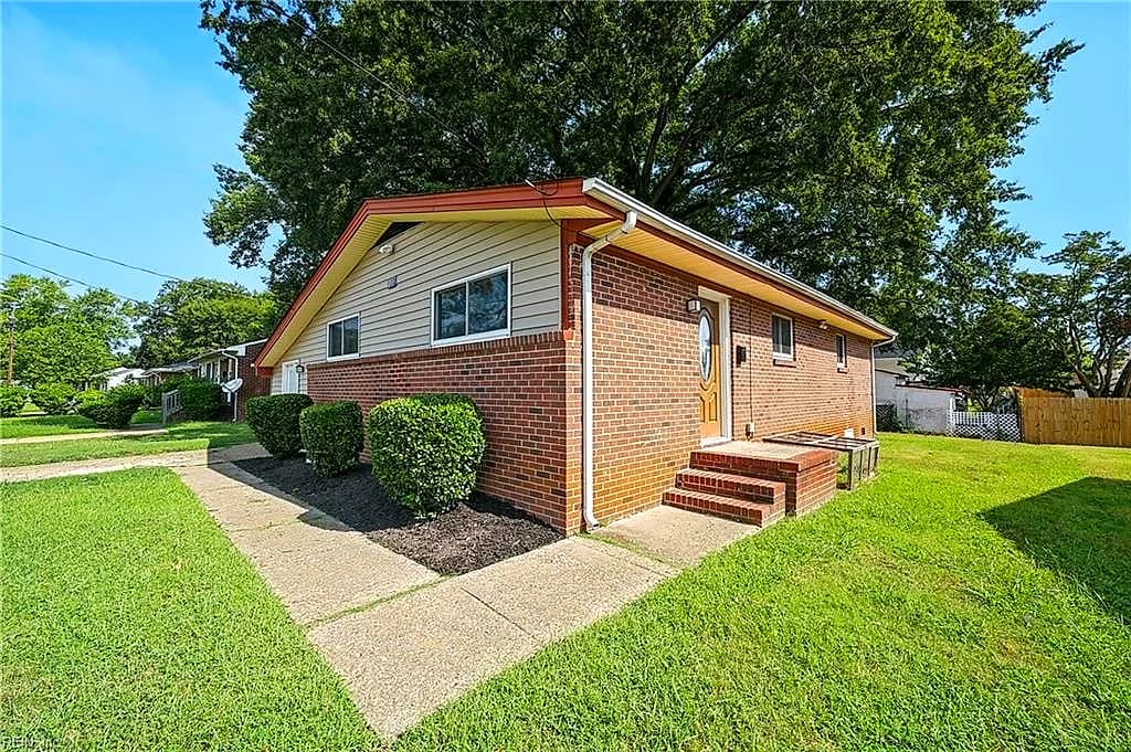 110 BAYHAVEN DR, HAMPTON VA 23666 - Photo 4