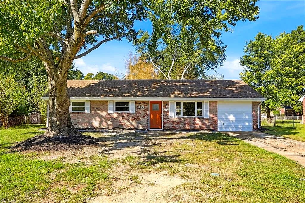907 Sumter Dr, Newport News, VA