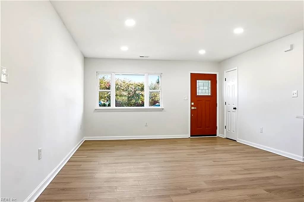 907 Sumter DR, NEWPORT NEWS VA 23608 - Photo 3