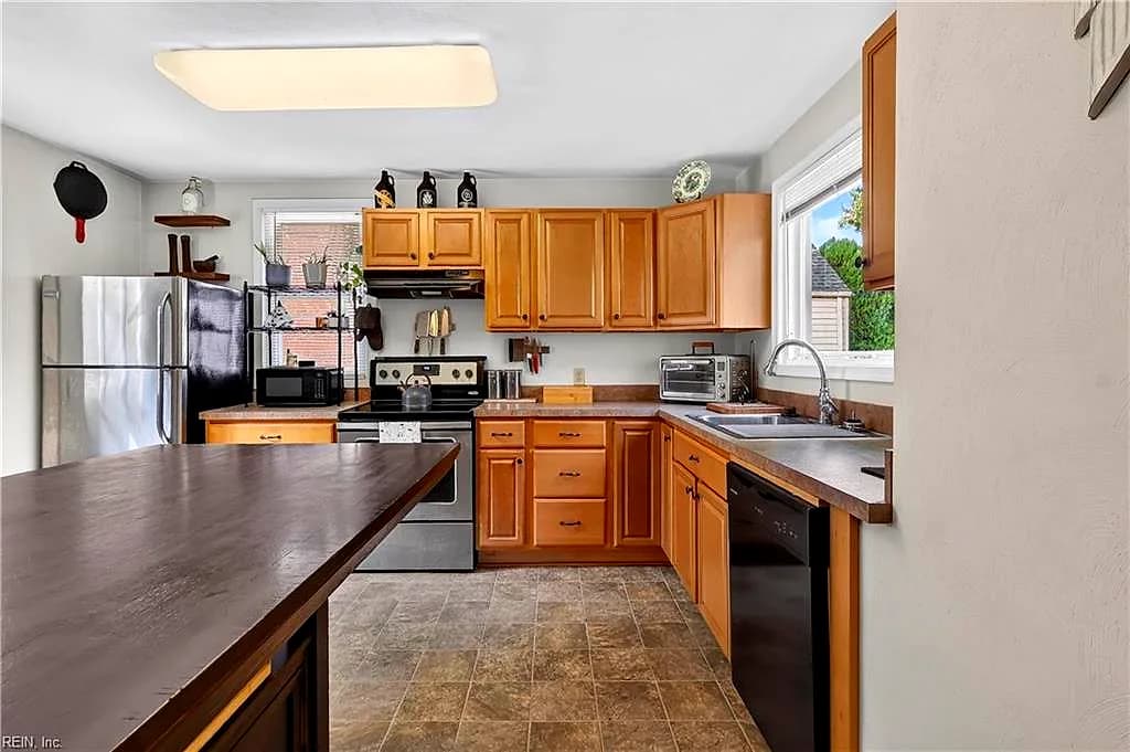 1643 Croyden RD, NORFOLK VA 23503 - Main photo