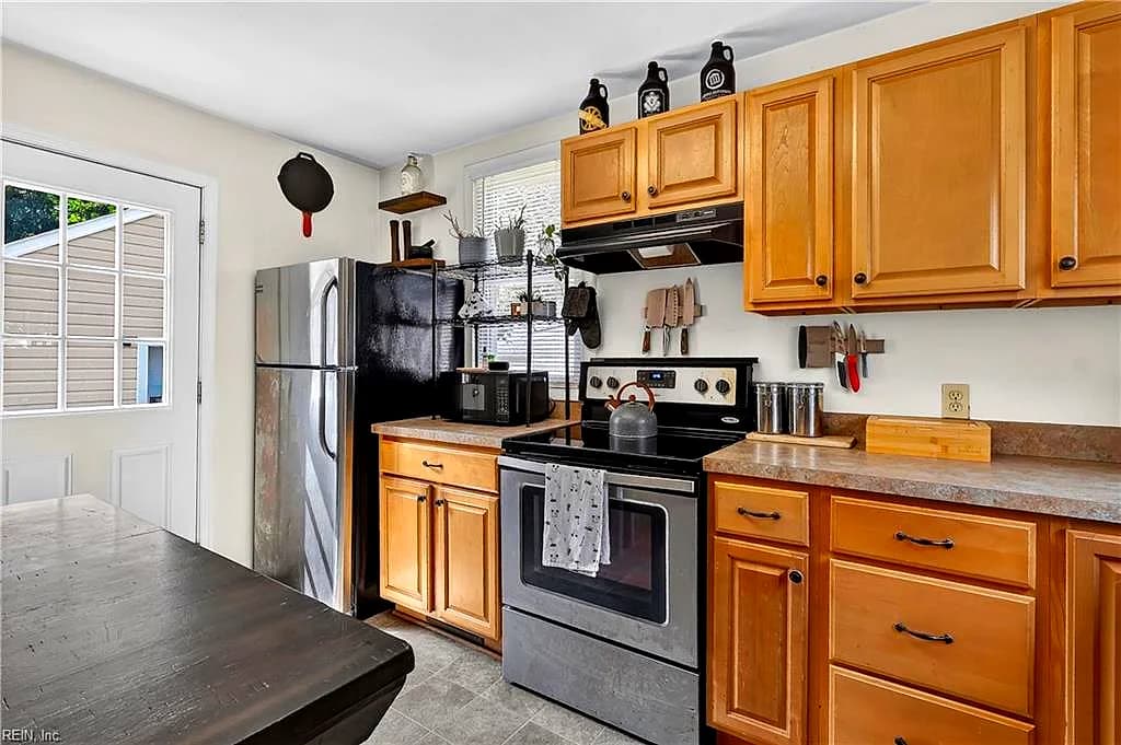 1643 Croyden RD, NORFOLK VA 23503 - Photo 3