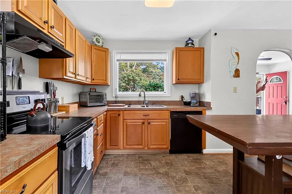 1643 Croyden RD, NORFOLK VA 23503 - Photo 4